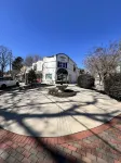 Haven at Hazel ~ Downtown Studio, stylish and centrally located on the square.