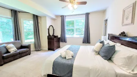 Urban Oasis I Large 2bd/1ba I Surrounded by Nature I 30 mins to DC