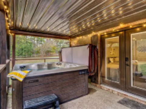 Tranquil Retreat w/ Hot Tub, Large Patio, 2 living rooms Hotel di Pinehurst