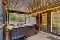 Tranquil Retreat w/ Hot Tub, Large Patio, 2 living rooms