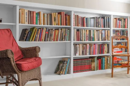 Charming Mid Century Vintage 1Br Guest Suite - 2 Min to Downtown