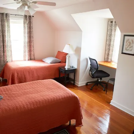 Two Bedroom airy modern apartment - Green Door