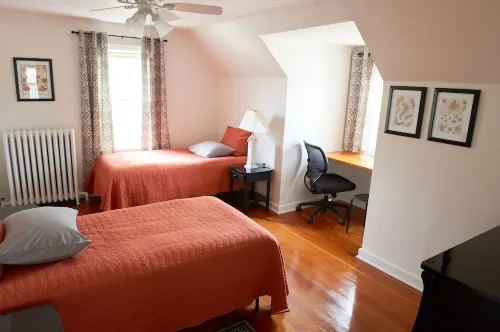 Two Bedroom airy modern apartment - Green Door