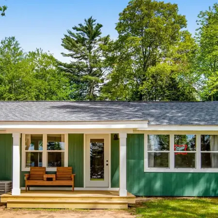 Lured Den - Private Lakefront Cottage - Hot Tub!