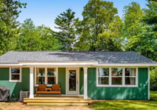 Lured Den - Private Lakefront Cottage - NEW HOT TUB!