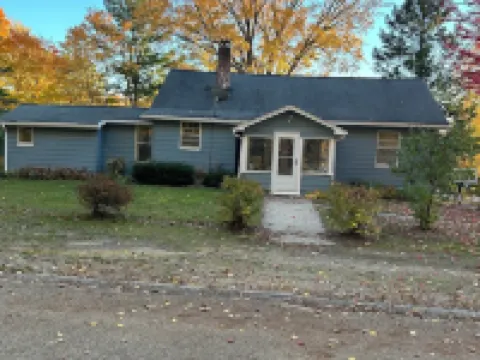 Rabbit Run - Cozy cottage in the heart of Walloon Lake Village. Family-friendly! Hotels in Melrose Township