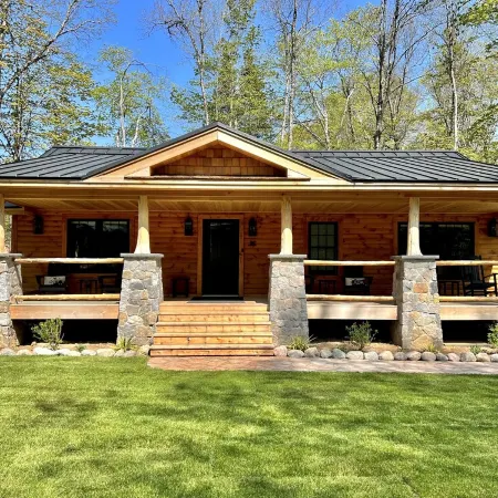 NEW ADIRONDACK LUXURY CABIN WITH YEAR-ROUND HEATED PLUNGE POOL