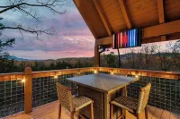 Timber Lodge! Mtn View, Pickleball, Close 2 Dolly!