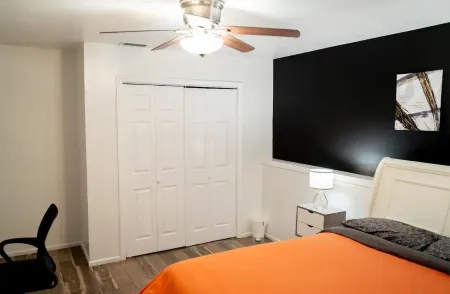 JC Entire Apartment remodeled, close to Airport and Ferry Отели рядом с достопримечательностью «Поквотт Бич Фронт»