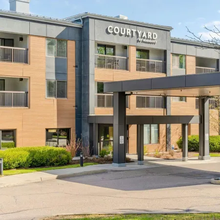 Courtyard Burlington Williston