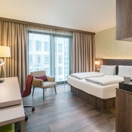 Best Western Hotel Airport Frankfurt Отели рядом с достопримечательностью «Офисный комплекс Squaire»