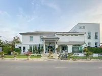 Villa Amphawa Hotels near Wat Bang Khae Klang