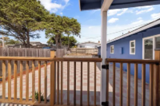 Spacious 4-bedroom house in delightful Marina with WiFi