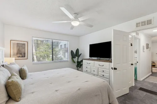 Adorable Condo One Block to Beach ~ Easy Walk to Beach!