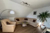 Gemütliche Naturnahe Ferienwohnung in Oberbayern Các khách sạn ở Denklingen