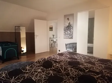 Sunny, well-equipped apartment, 5 minutes to the lake