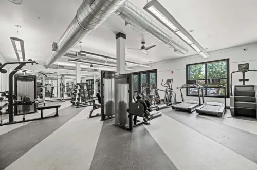 Lux 2Bed Studio  Prime Location  Pool  Gym