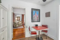 Savannah Vintage Haven - Thomas Square