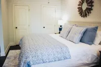 The Milo-ONE block to Campus-newly remodeled-sleeps 4 comfortably