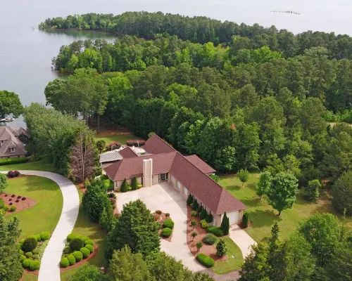 Private House Retreat on Beautiful Lake Hartwell with Private Pool 哈特縣酒店
