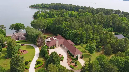 Private House Retreat on Beautiful Lake Hartwell with Private Pool