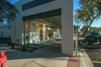 One Of A Kind Spacious Luxury Old Town Loft!