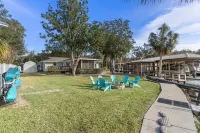 OLD HOMOSASSA- RIVER WATERFRONT HOUSE ICE MACHINE-DEEP BAY- FOUR KAYAKS
