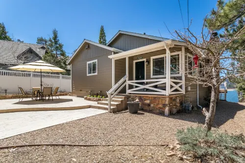 Lakefront Home on Metcalf Bay, Sunset Views, Private Beach and deep Water Dock - Beach