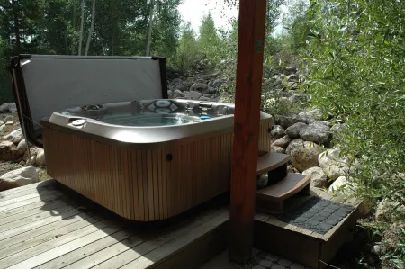 Spacious Family Home Close to 4 Ski Resorts, Summit County CO- Mountain Serenity