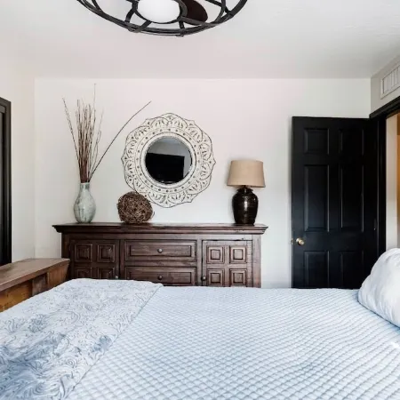 Superbly Rated-100+ Reviews. Heated Pool/Hot Tub. Pickleball Nearby. Home Office