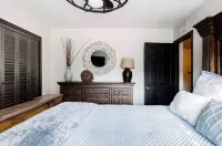 Superbly Rated-100+ Reviews. Heated Pool/Hot Tub. Pickleball Nearby. Home Office