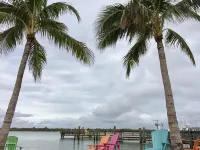 Tropical Breeze 🌞Heat Pool ✅Wifi ✅Fenced ✅Boat/RV Park ✅Kayak Bikes ✅Near Beach