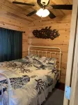 Charming Pratt Lake Lakefront 2BR Cottage