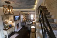 Stunning Vintage Victorian-Era Cottage - Walk to train/river/park/downtown.