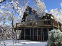 Wintergreen Retreat - bespoke luxury post & beam home on Devils Knob loop Hotels near Greenstone Overlook