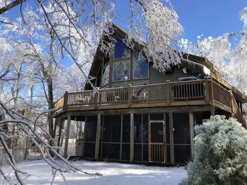 Wintergreen Retreat - bespoke luxury post & beam home on Devils Knob loop - 4-Star