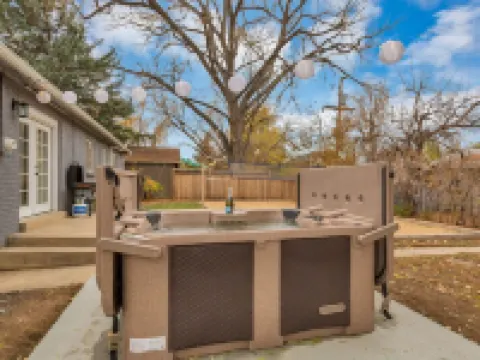 5BD Japanese-Themed w/ Hot Tub, Movie Room & Games Hotels in Arvada