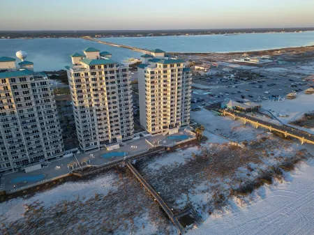 13th Floor OceanFront,Free Beach Chairs & Unbrella Service HeatedPool ArcadeGame Отели рядом с достопримечательностью «Наварр Бич Си Тертл Консервейшен Сентер»