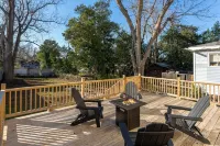 Walkable Large Downtown ILM Cargo District Hotels near One Tree Hill: TRIC