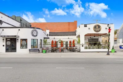 Charming Dade City - Near Downtown - Convenient to Tampa amenities Hotels near Veterans Memorial Park