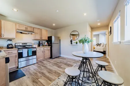 Hello Yellow Guest Suite