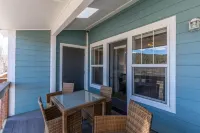 Town Home On The River. A/C. Views. Fish. Hot Springs. Walk To Town .