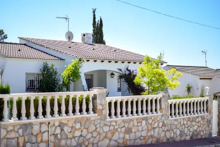 MEDITERRANEAN VILLA WITH PRIVATE SWIMMING POOL Отели рядом с достопримечательностью «Camping Sant Salvador»