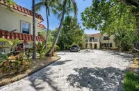 Miami Beach Waterfront Mansion, Pool, Ping Pong, Grill, Guest House, Gated