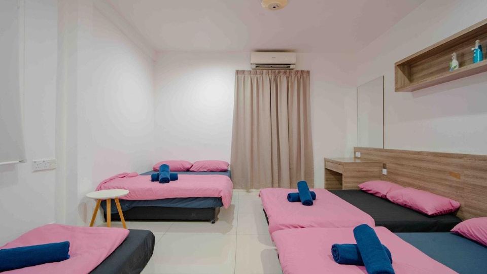 SAM 20 - New Semi D | 4BR | 19PAX