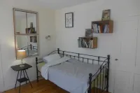 Off Grid Mountain Farmhouse with amazing views, soaking tub, seclusion, internet