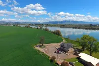 Huge Lakefront House - sleeps 22! Private Dock! Boating, Water Skiing, Rafting!