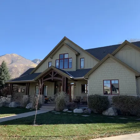 Private Luxury Retreat: In-home Theatre, Hot Tub, Gym, Game Room, and Zebra!