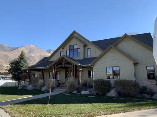 Private Luxury Retreat: In-home Theatre, Hot Tub, Gym, Game Room, and Zebra!