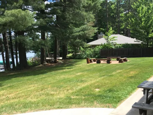 Luxury Waterfront Lake Minocqua 2 Story Rustic Townhome 3bd garage Hotels in Minocqua